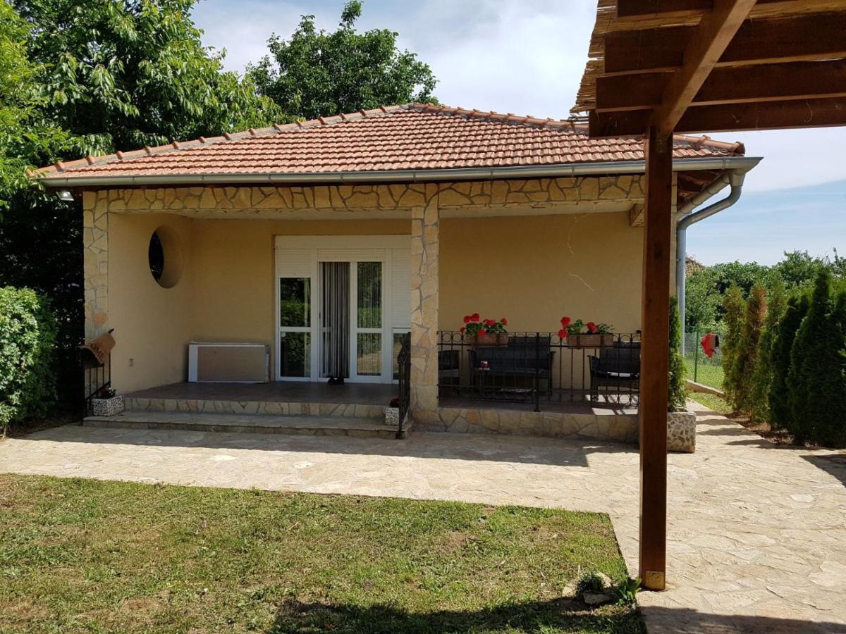 Vikendica Lesic Villa Cortanovci Exterior photo