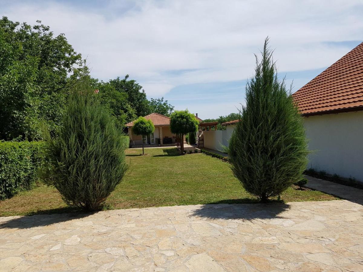 Vikendica Lesic Villa Cortanovci Exterior photo